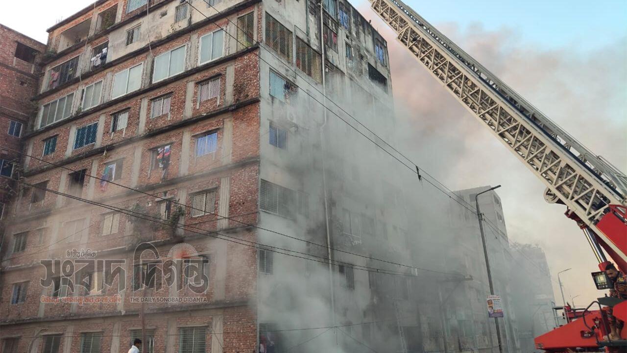 কেরানীগঞ্জে ১২ তলা ভবনে আগুন, নিয়ন্ত্রণে ১২ ইউনিট