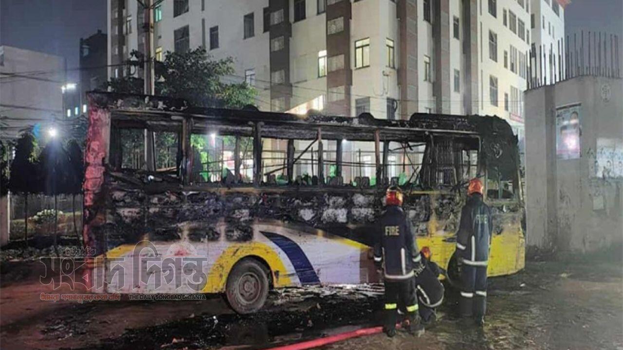 সাভারে বাসে অগ্নিসংযোগ তদন্তে পুলিশ