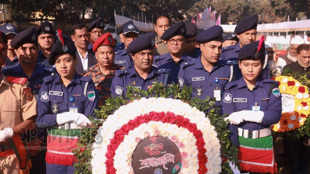 শহীদ বুদ্ধিজীবী দিবস-২০২৫  উপলক্ষে সাতক্ষীরা জেলা পুলিশের শ্রদ্ধা নিবেদন 