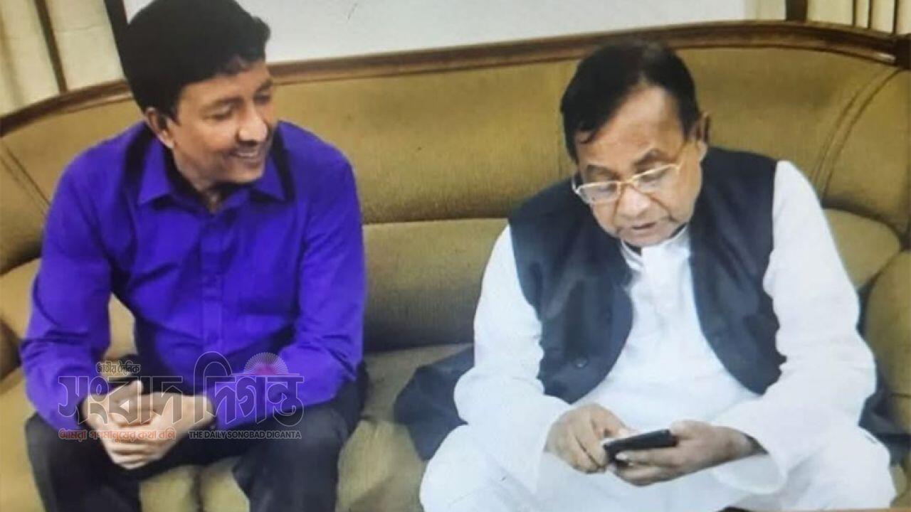 সাবেক রেলমন্ত্রীর সহযোগী অস্ত্রসহ আটক