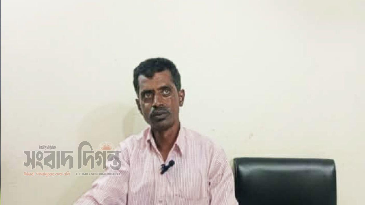 প্রবাসে যাওয়ার জন্য টাকা জমা দিয়ে ’প্রবাস যাত্রী’ নিজেই বাড়ি ছাড়া
