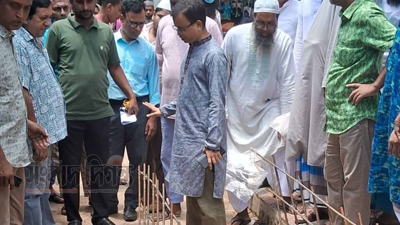নেত্রকোনায় পৌরসভার প্রশাসক সার্বক্ষণিক সেবামূলক কাজের দৃষ্টান্ত