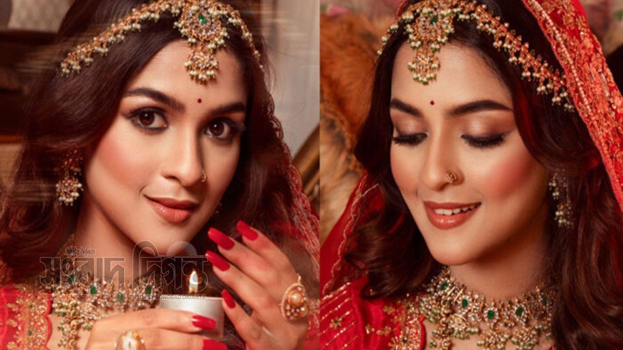 লাল শাড়িতে সাদিয়া আয়মান