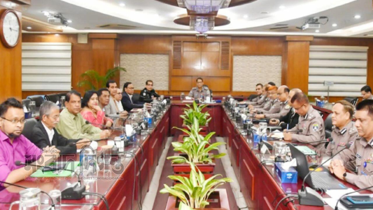 বড়দিন ও থার্টি ফার্স্ট নাইটে বিশেষ নিরাপত্তা ব্যবস্থা ঘোষণা পুলিশের
