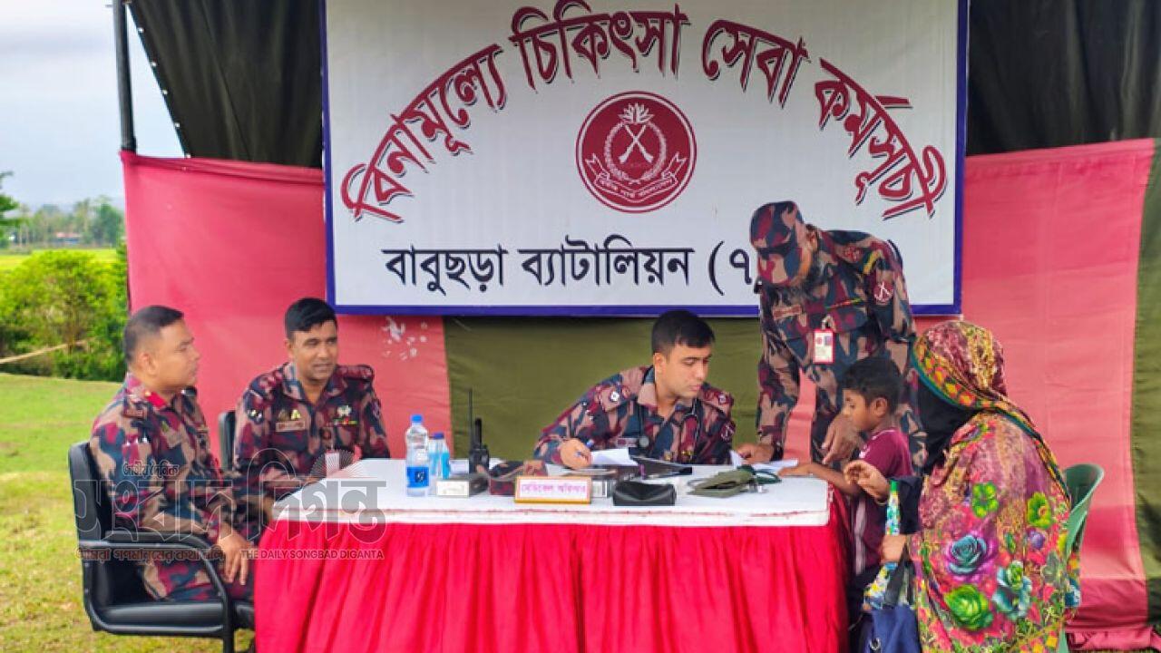 পাহাড়ে স্বাস্থ্যসেবা ও কম্বল বিতরণ করেছে বিজিবি