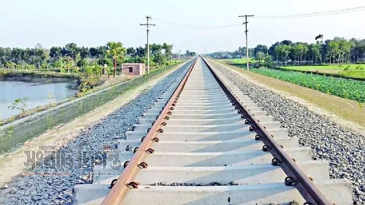 বাণিজ্য থমকে, রেললাইনের অভাবে