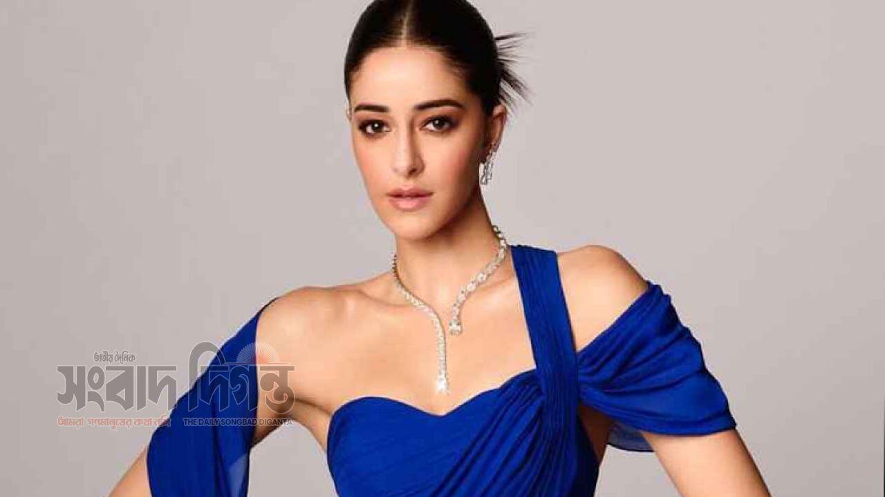 প্রেমিকের অপেক্ষায় অনন্যা