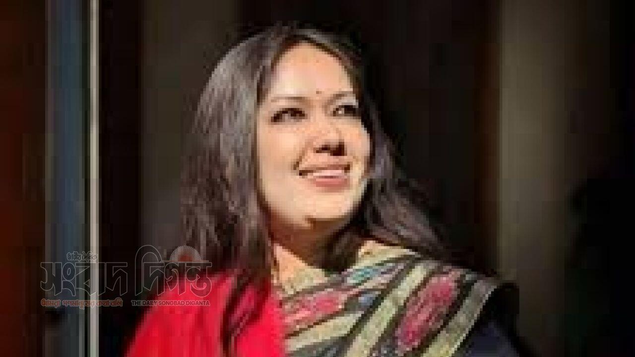 সংসদ নির্বাচনে প্রার্থীদের অস্ত্র দেওয়ার সিদ্ধান্তের সমালোচনায় রুমিন ফারহানা