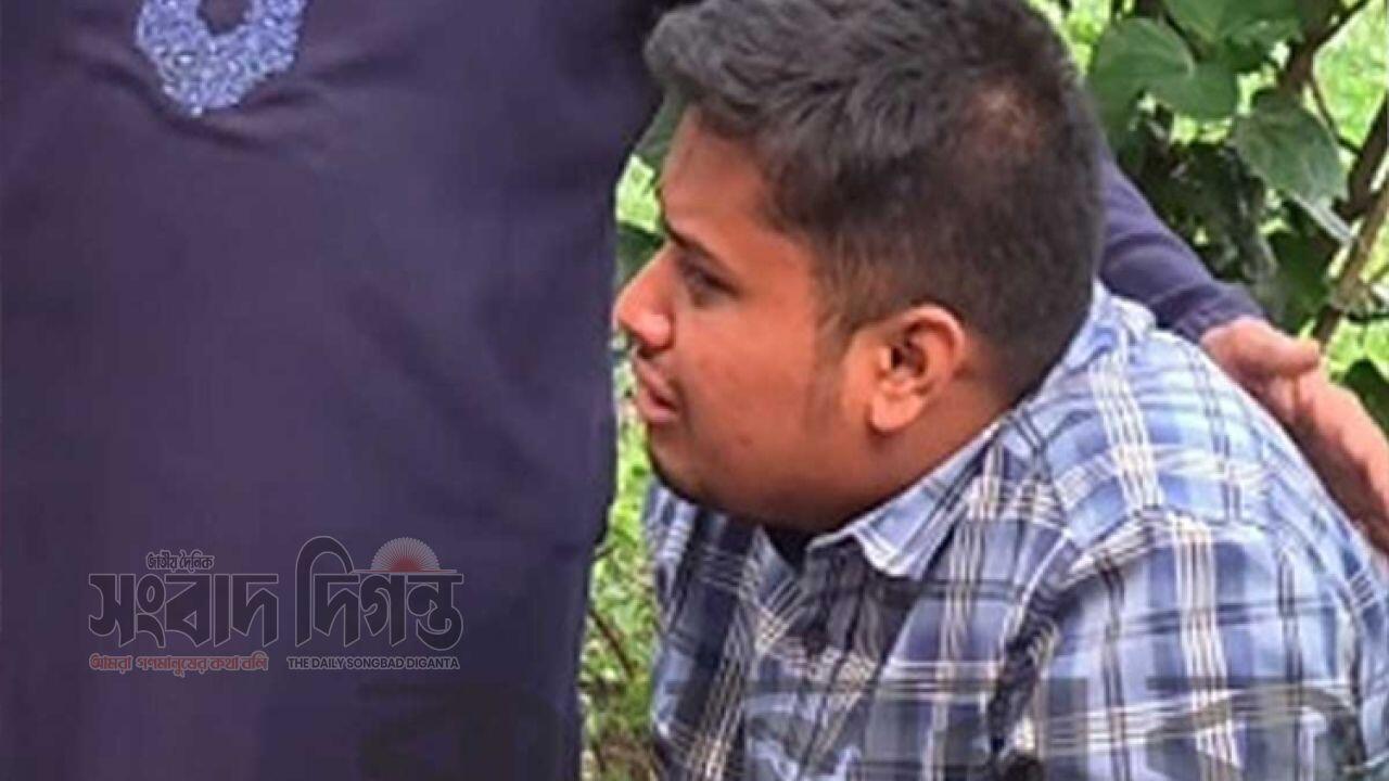 হাদির কবরের সামনে কান্নায় ভেঙে পড়লেন হাসনাত আব্দুল্লাহ
