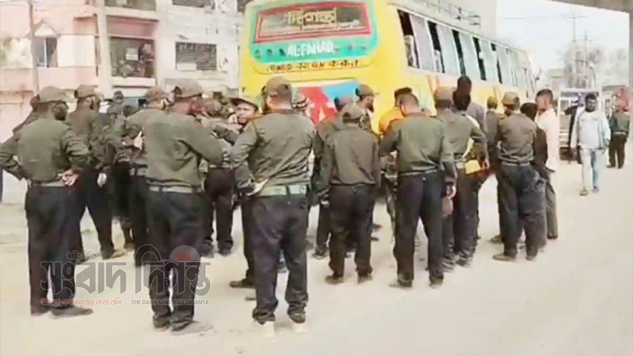 বাস দুর্ঘটনায় ব্রাহ্মণবাড়িয়ায় ১১ আনসার সদস্য আহত