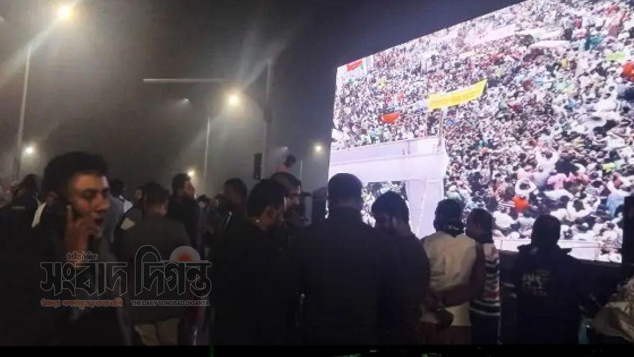 তারেক রহমানের স্বদেশ প্রত্যাবর্তনে ৩০০ ফিটের রূপগঞ্জ অংশে বসানো হলো ৬ এলইডি ডিসপ্লে