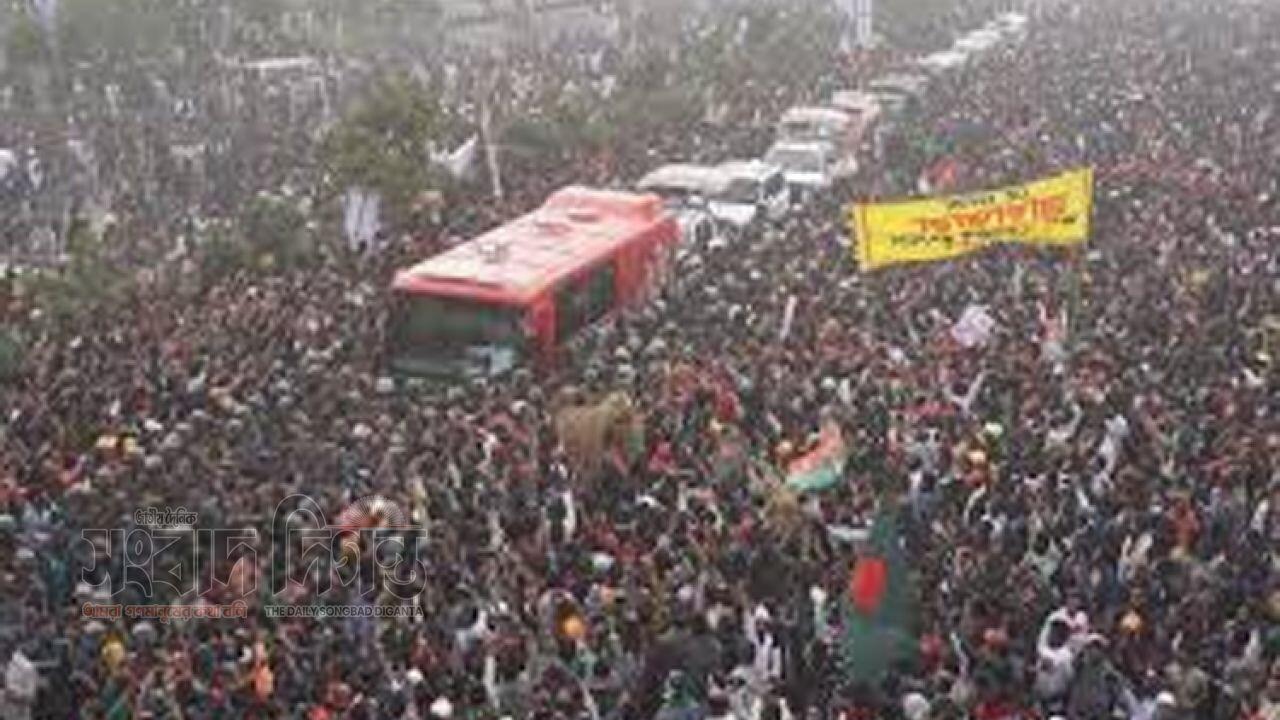 মানুষের ভালোবাসায় অভিভূত তারেক রহমান মঞ্চ ঘিরে জনসমুদ্র