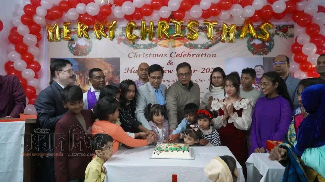 বড়দিন উপলক্ষে নারায়ণগঞ্জে গীর্জা পরিদর্শন ও শুভেচ্ছা বিনিময়ে পুলিশ সুপার