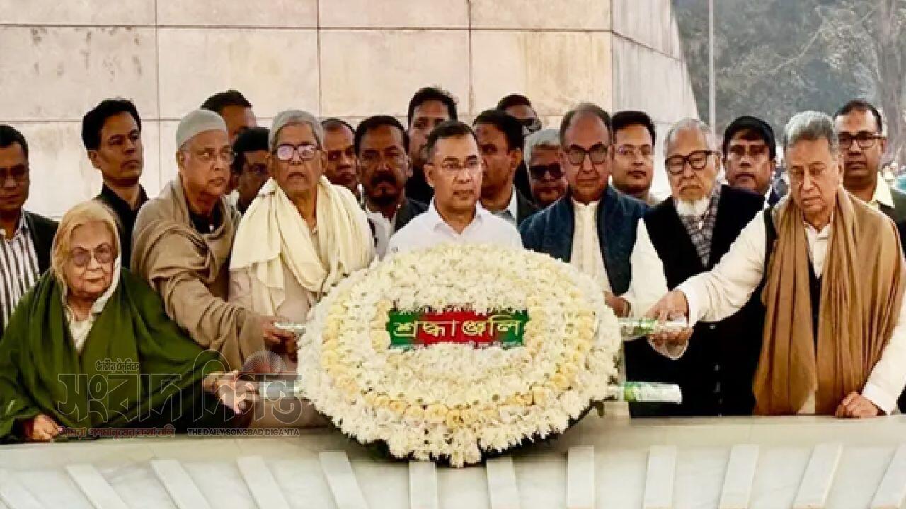 ১৯ বছর পর জিয়াউর রহমানের মাজারে তারেক রহমানের শ্রদ্ধা নিবেদন