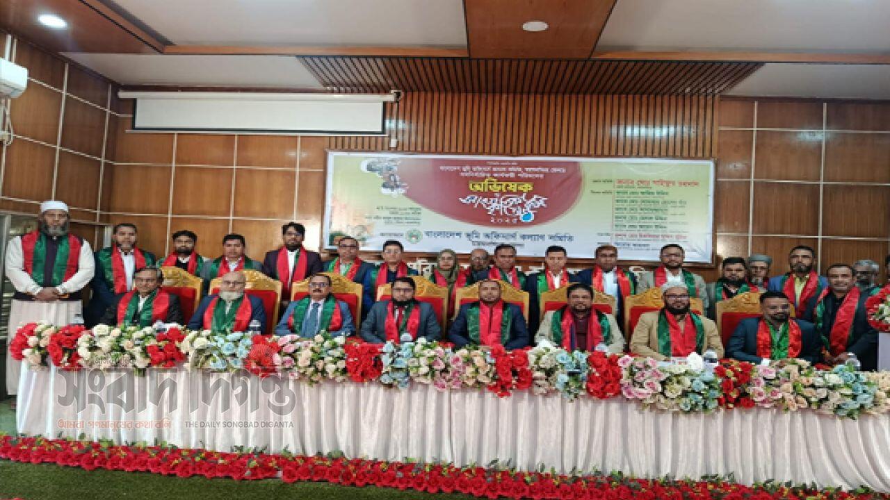 ময়মনসিংহে ভূমি অফিসার্স কল্যাণ সমিতির নবনির্বাচিত কার্যকরী পরিষদের অভিষেক 