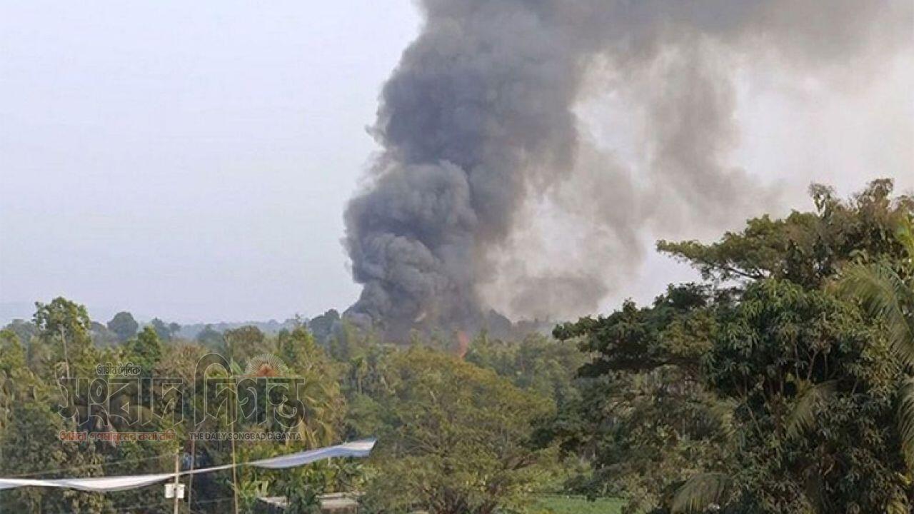 বিস্ফোরণে কেঁপে উঠল টেকনাফ সীমান্ত এলাকা