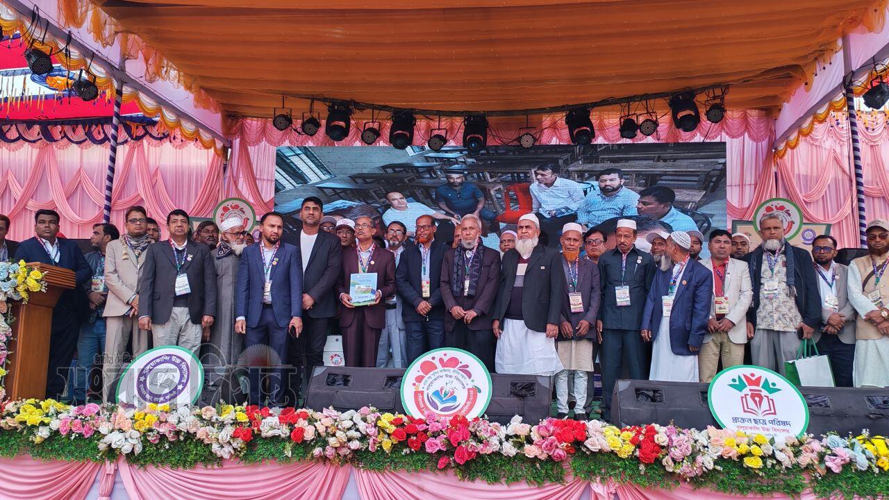 গৌরবময় ১২০ বছর পূর্তিতে বালুয়াকান্দি উচ্চ বিদ্যালয়ের মিলনমেলা 
