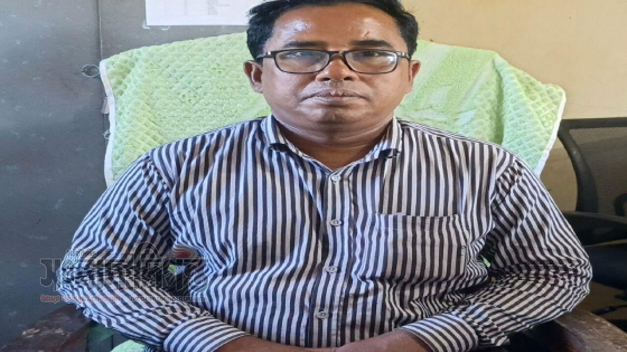 কলমাকান্দায় ভূমি অফিসের আদি চিত্র পাল্টে দিলেন ইউনিয়ন সহকারী ভূমি কর্মকর্তা