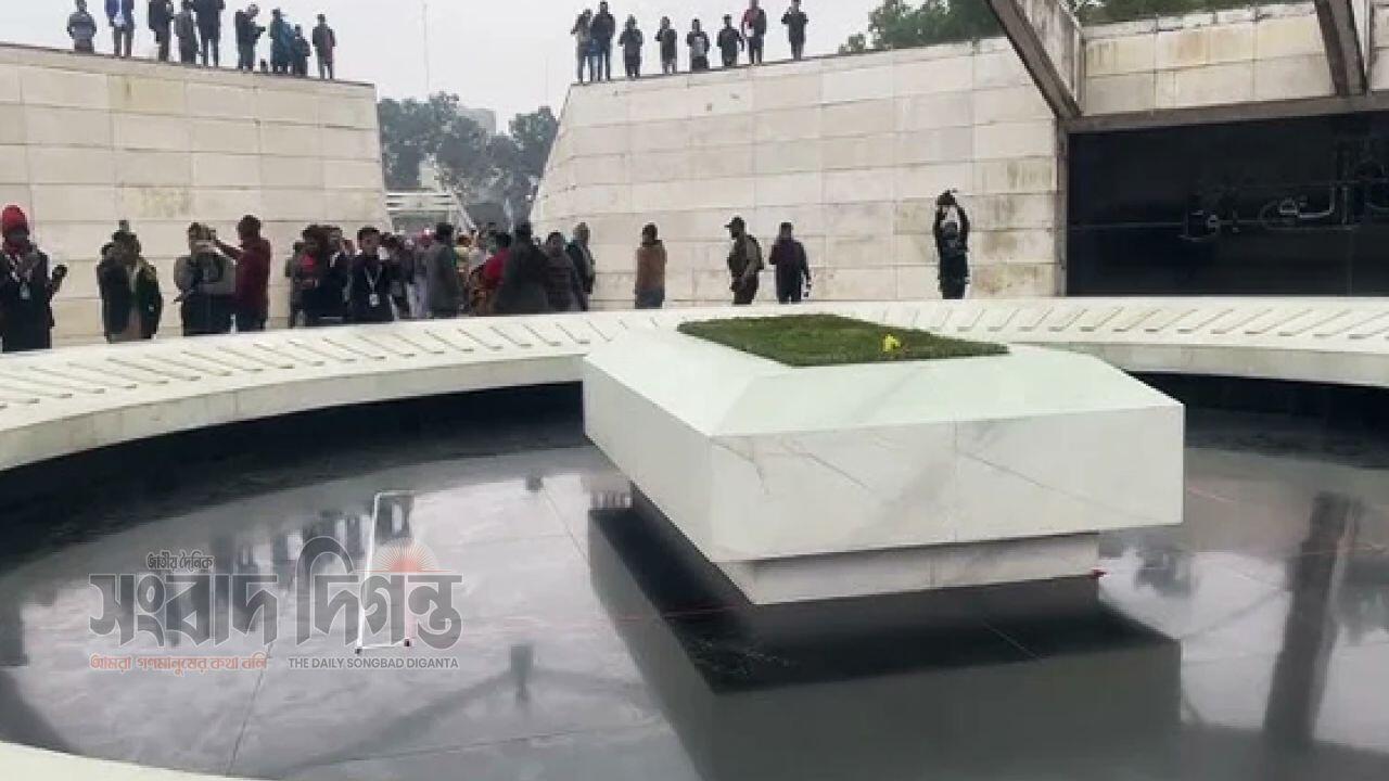 জিয়া উদ্যানে খালেদা জিয়ার কবর খোঁড়ার কাজ চলছে