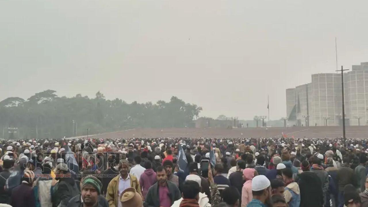 জনসমাগমে কানায় কানায় মানিক মিয়া অ্যাভিনিউ