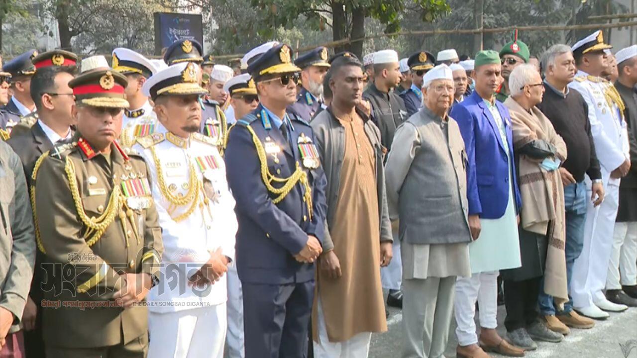মানিক মিয়া অ্যাভিনিউতে জানাজায় যোগদান কররেন প্রধান উপদেষ্টা