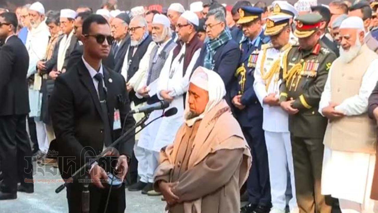 বেগম খালেদা জিয়ার জানাজায় তিন বাহিনী প্রধান অংশ নিলেন