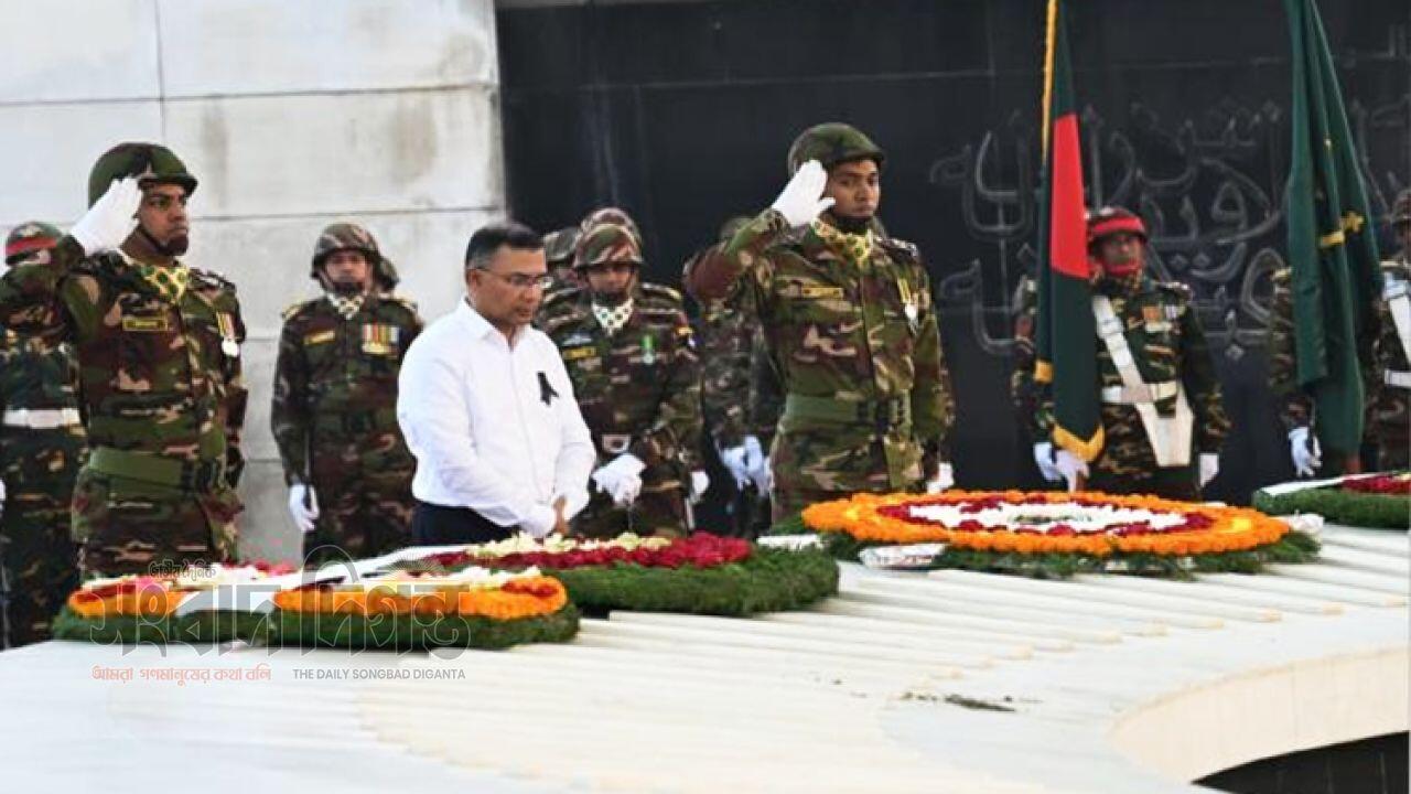 রাষ্ট্রপতি, সেনা প্রধান ও তারেক রহমানের খালেদা জিয়ার কবরে শ্রদ্ধা নিবেদন