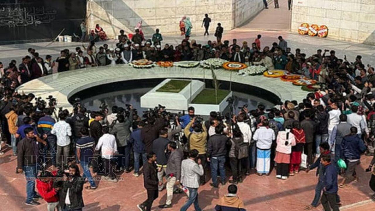 খালেদা জিয়ার স্মৃতিতে শ্রদ্ধা জানাতে ভিড় মানুষের ঢল