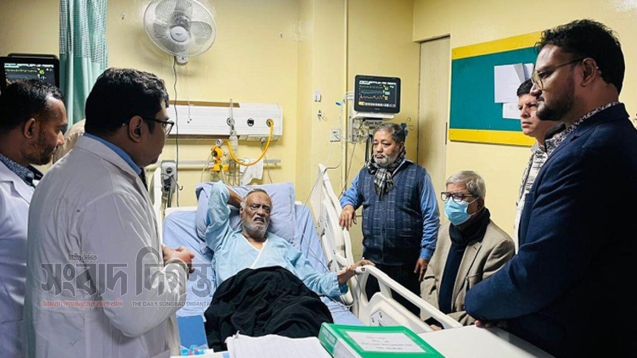 অসুস্থ মোস্তফা জামাল হায়দারকে দেখতে গেলেন বিএনপি মহাসচিব 