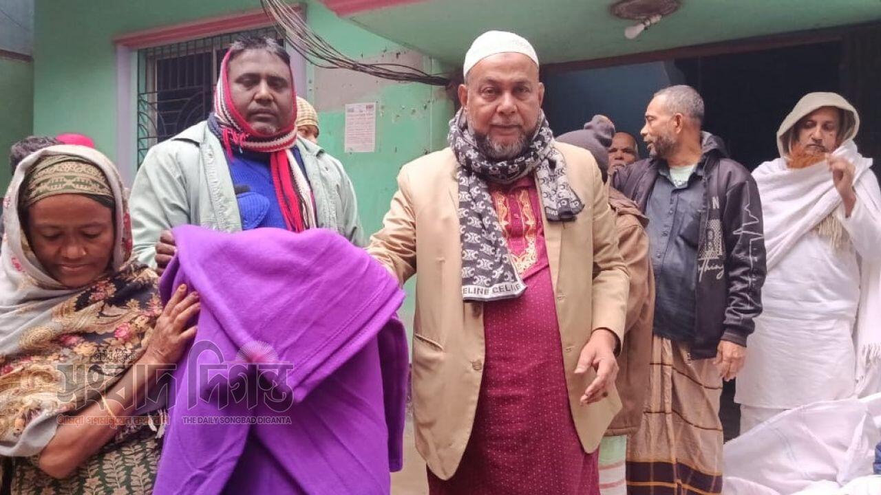 শীতের কষ্ট লাঘবে মানবিক উদ্যোগ মোগরাপাড়ায় কম্বল বিতরণ 
