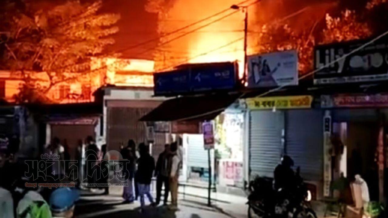 বরিশাল নগরীর সফিমিয়া গ্যারেজ এলাকায় মাদরাসা পুড়ে ছাই