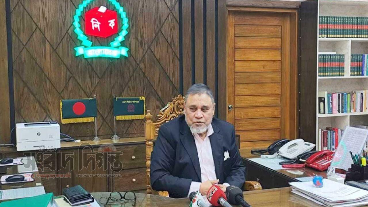 দেশের পরিবেশ সহায়ক নির্বাচন হবে নিরপেক্ষ সিইসি জানালেন