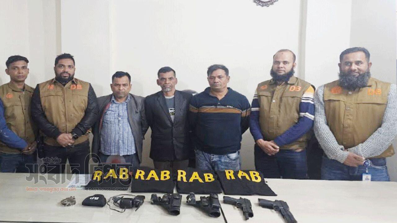 কেরানীগঞ্জে র‌্যাব পরিচয়ে ডাকাতি করতে গিয়ে আটক তিনজন 