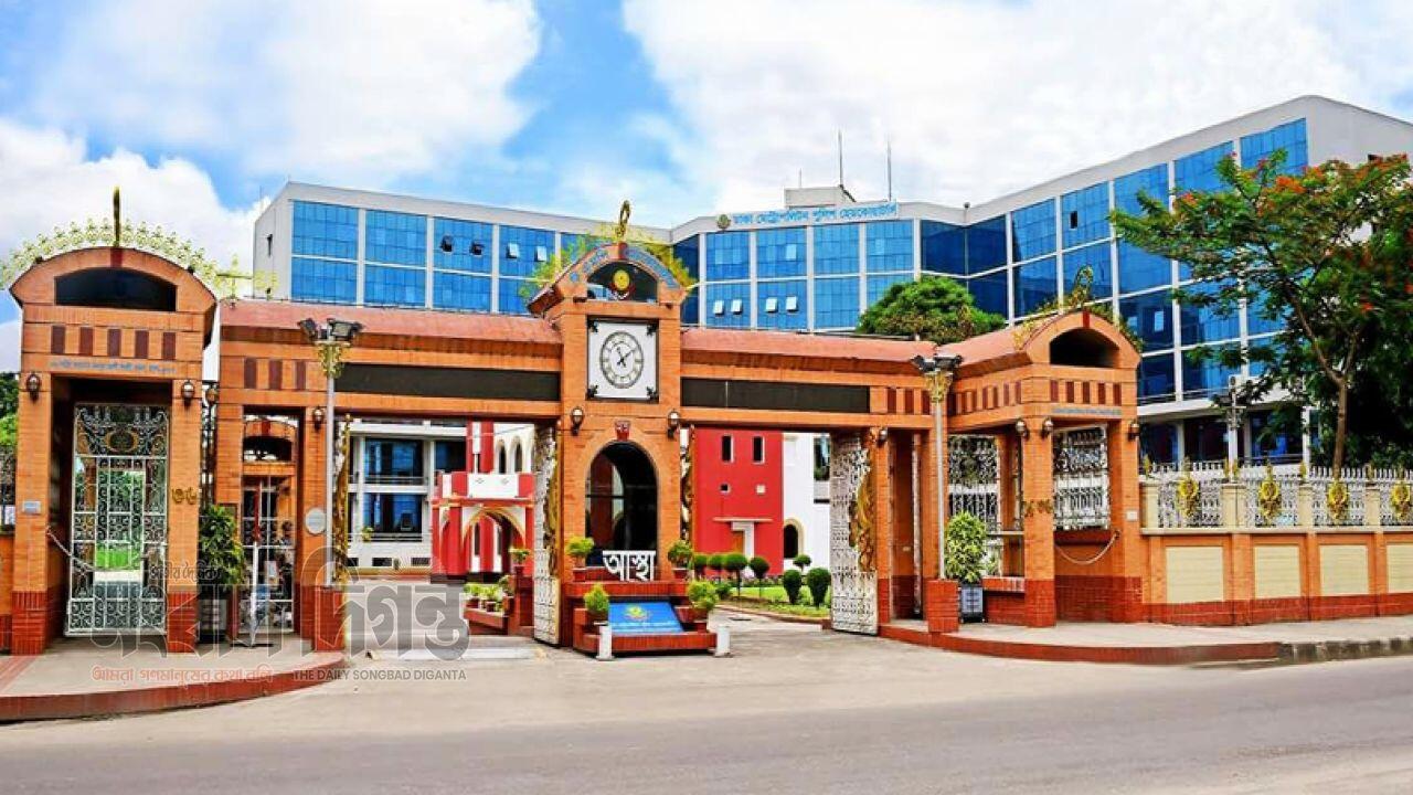 ডিএমপিতে ১৪ জন যুগ্ম ও উপ-পুলিশ কমিশনার একযোগে পদায়ন