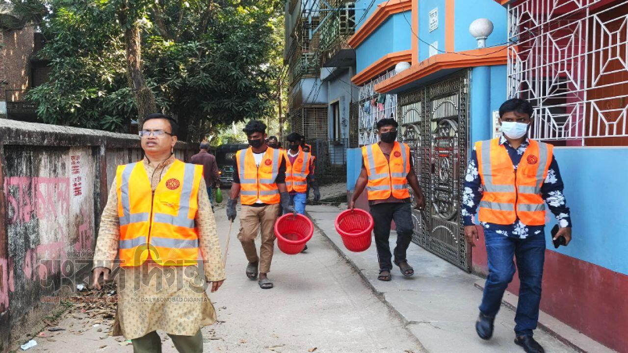 নেত্রকোনায় উন্নয়ন বঞ্চিত অবহেলিত মানুষের পাশে প্রশাসক আরিফুল ইসলাম সরদার