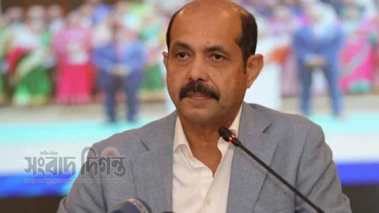 সাবেক মেয়র আতিক ও পরিবারের ওপর স্থায়ী দেশত্যাগ নিষেধাজ্ঞা