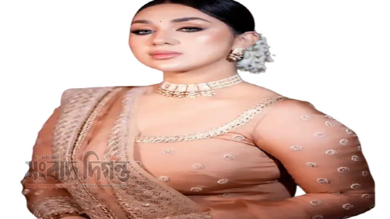 ইঙ্গিত দিলেন অপু 