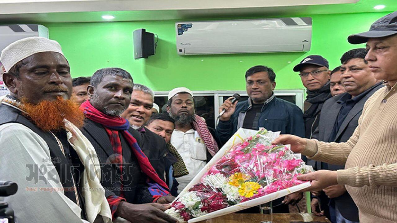 জাতীয় পার্টির ৬১ নেতাকর্মীর দলবদল যোগ দিলেন বিএনপিতে