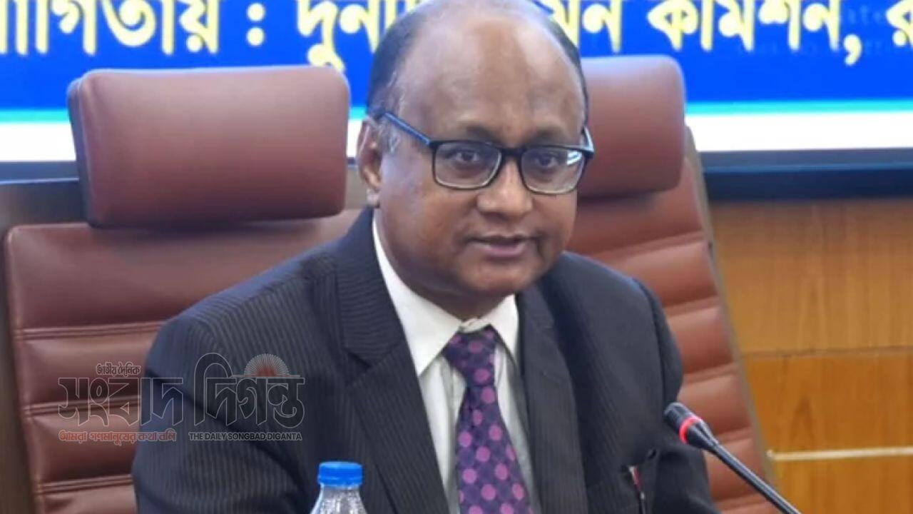 হলফনামা ইস্যুতে শেখ হাসিনার নির্বাচনী যোগ্যতা নিয়ে মন্তব্য দুদক চেয়ারম্যানের