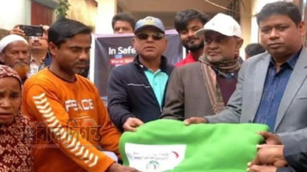অসহায় শীতার্তদের মাঝে রেড ক্রিসেন্টের উদ্যোগে কম্বল বিতরণ 