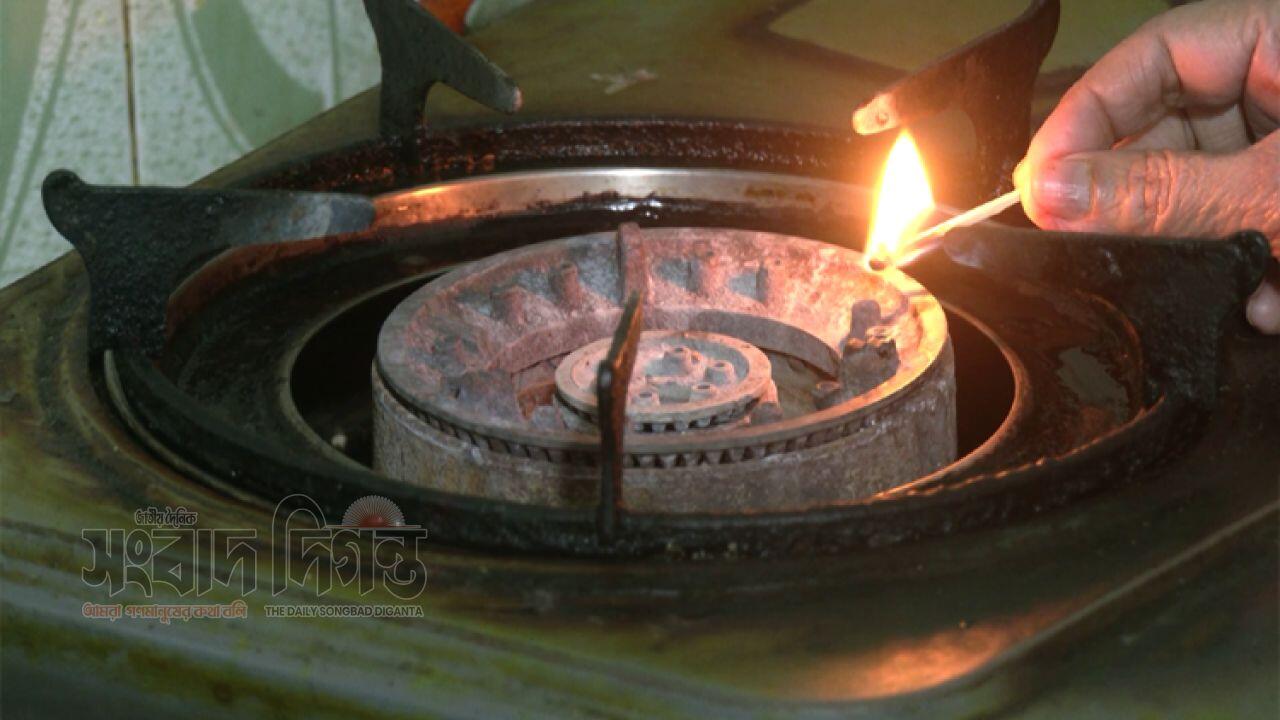 গ্যাসের সংকটে জনজীবন বিপর্যস্ত বেড়েছে জীবনযাত্রার ব্যয়