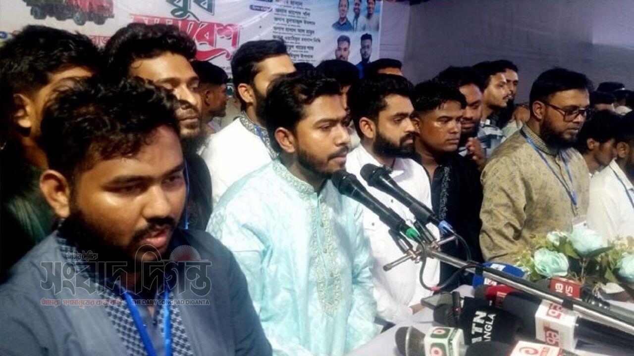 আ.লীগের নতুন আশ্রয় হতে পারে গণঅধিকার : নুরের দাবি 