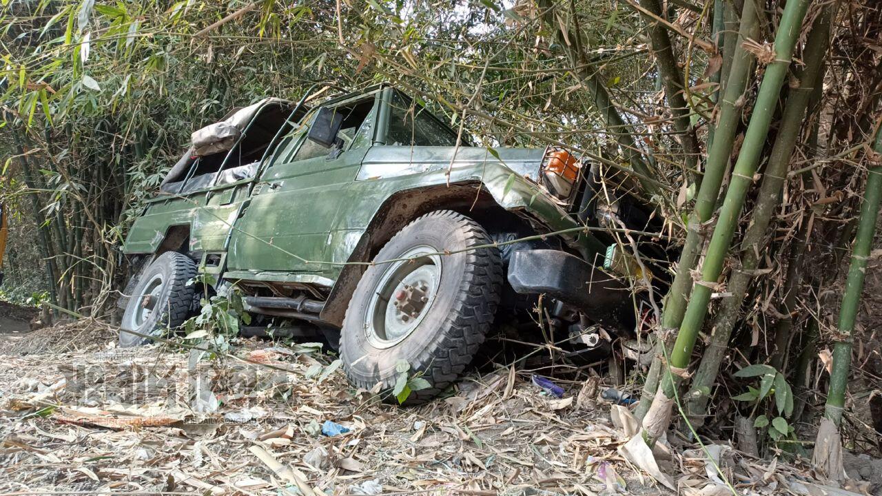 মহেশপুরে ট্রাকের ধাক্কায় সেনাবাহিনীর টহল গাড়ি খাদে, ৪ সেনা সদস্য আহত 