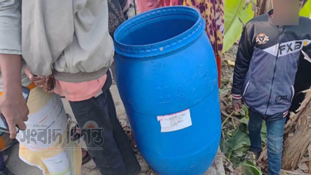 নারায়ণগঞ্জে ড্রামের মধ্যে অজ্ঞাত যুবকের লাশ উদ্ধার 