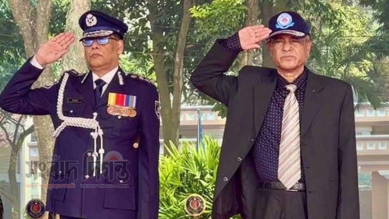 নির্বাচনকালে লুট হওয়া পুলিশের অস্ত্র ব্যবহার হবে না : স্বরাষ্ট্র উপদেষ্টা