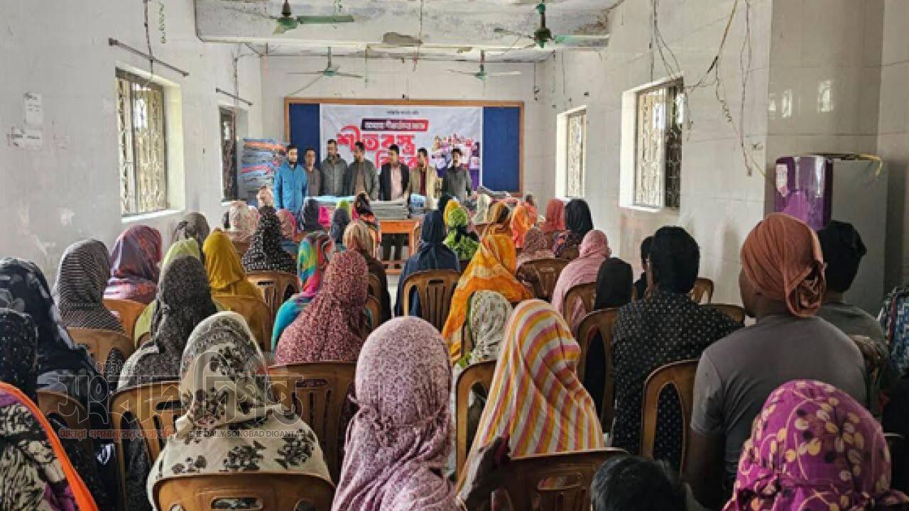 পলিন ফাউন্ডেশনের উদ্যোগে কুষ্টিয়ায় শীতার্তদের মাঝে শীতবস্ত্র বিতরণ