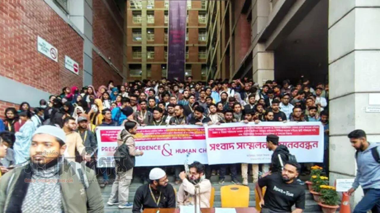 দিনভর বিক্ষোভের পর রাতভর বৈঠক, আপাতত আন্দোলন স্থগিত