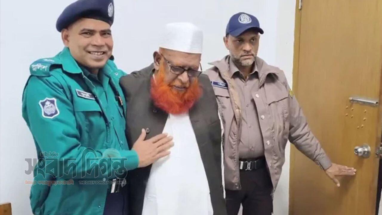 ট্রাইব্যুনালে আত্মসমর্পণ করলেন মৃত্যুদণ্ডপ্রাপ্ত আবুল কালাম আজাদ