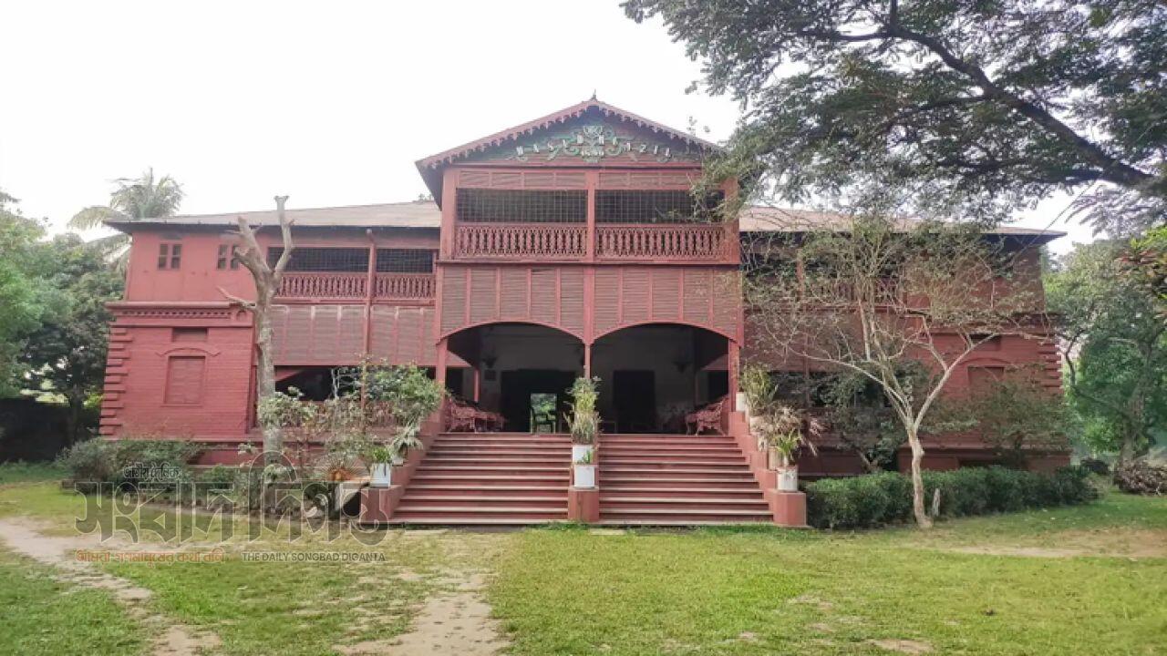 কালের সাক্ষী হয়ে দাঁড়িয়ে আছে চাঁদ মিয়ার বাড়ি