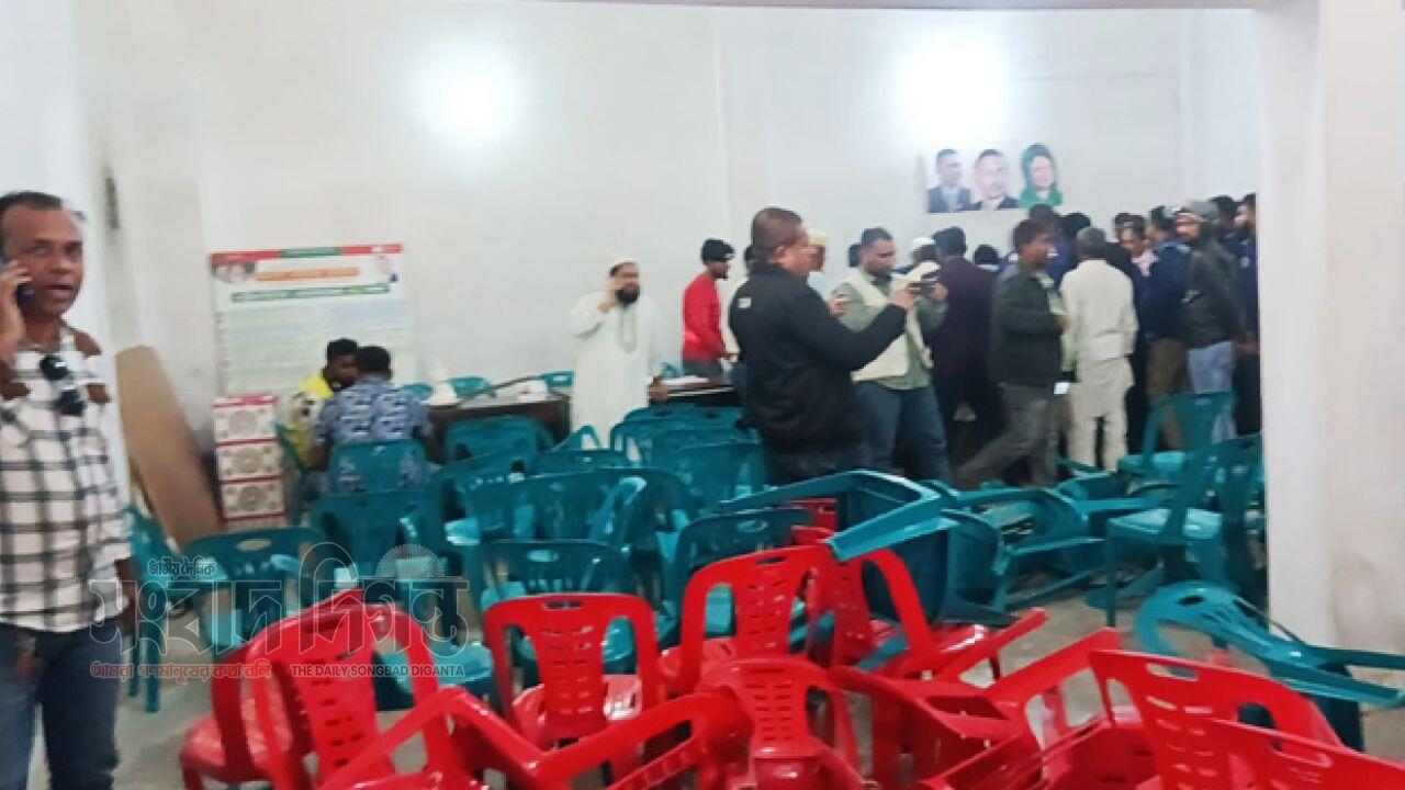 পিরোজপুর-২ আসনে স্বতন্ত্র প্রার্থীর ক্যাম্পে হামলার অভিযোগ